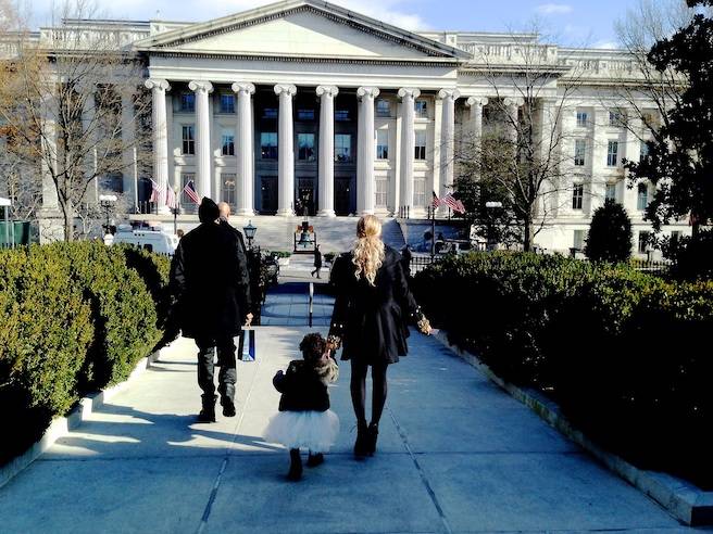 Beyoncé entering her lair, The White House. Image used with permission of beyonce.com
