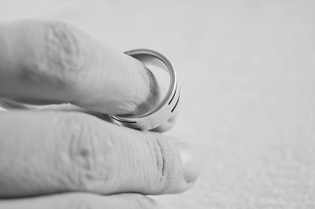 Tips and stories for dealing with divorce.