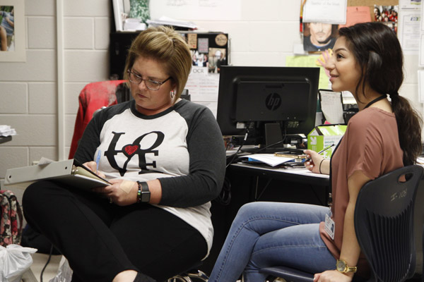 Mrs. Dionne Harris talks to an AVID student. (Dalton Mix photo)