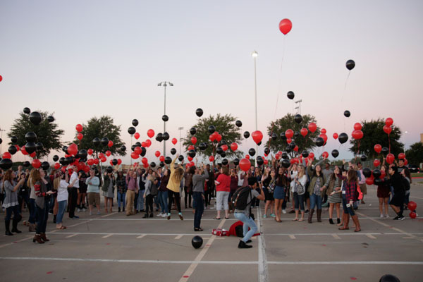 Seniors release balloons and make a wish for their school year on Sept. 30. (Ellie Brutsche photo)