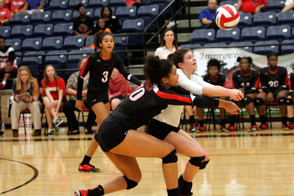 Both%2C+Janell+Fitzgerald%2C+11%2C+and+Courtney+Miller%2C+12%2C+go+after+the+ball+at+the+varsity+volleyball+game+against+Waxahachie.+%28Kassidy+Duncan+photo%29