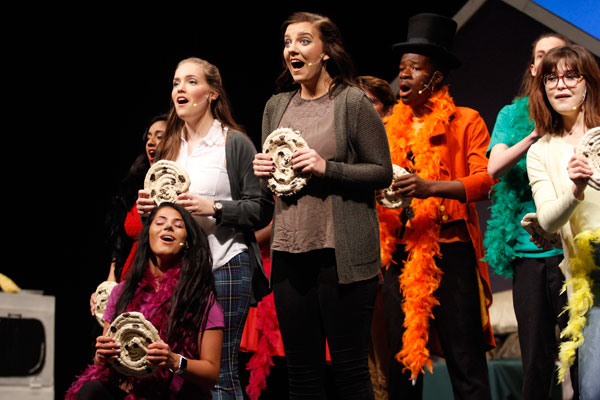 The+cast+of+Frog+and+Toad+sing+to+the+audience.+Most+of+the+cast+was+on+stage+to+perform.+