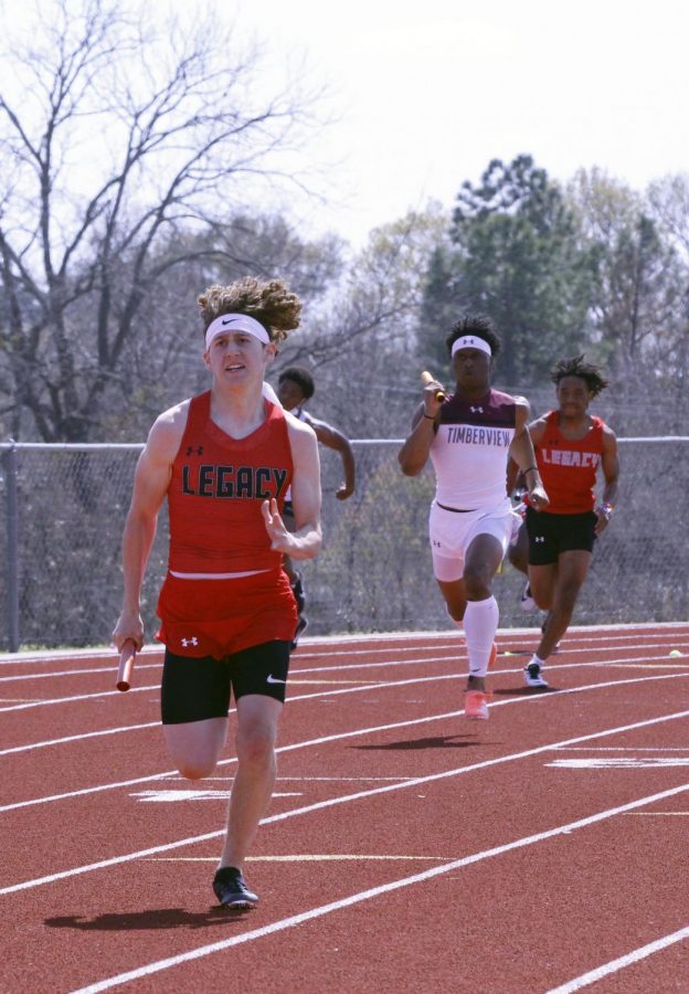 Kannon Hebert, 11, runs the varsity boys 4 x 200m relay race. (Viktoria Tapia Photo)