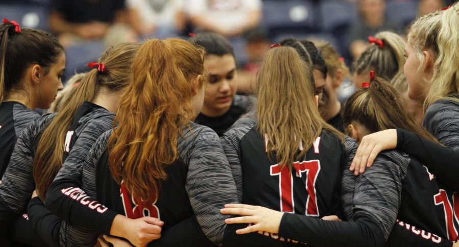 The+varsity+volleyball+team+huddles+after+a+point+against+DeSoto.+Legacy+lost+3-0.