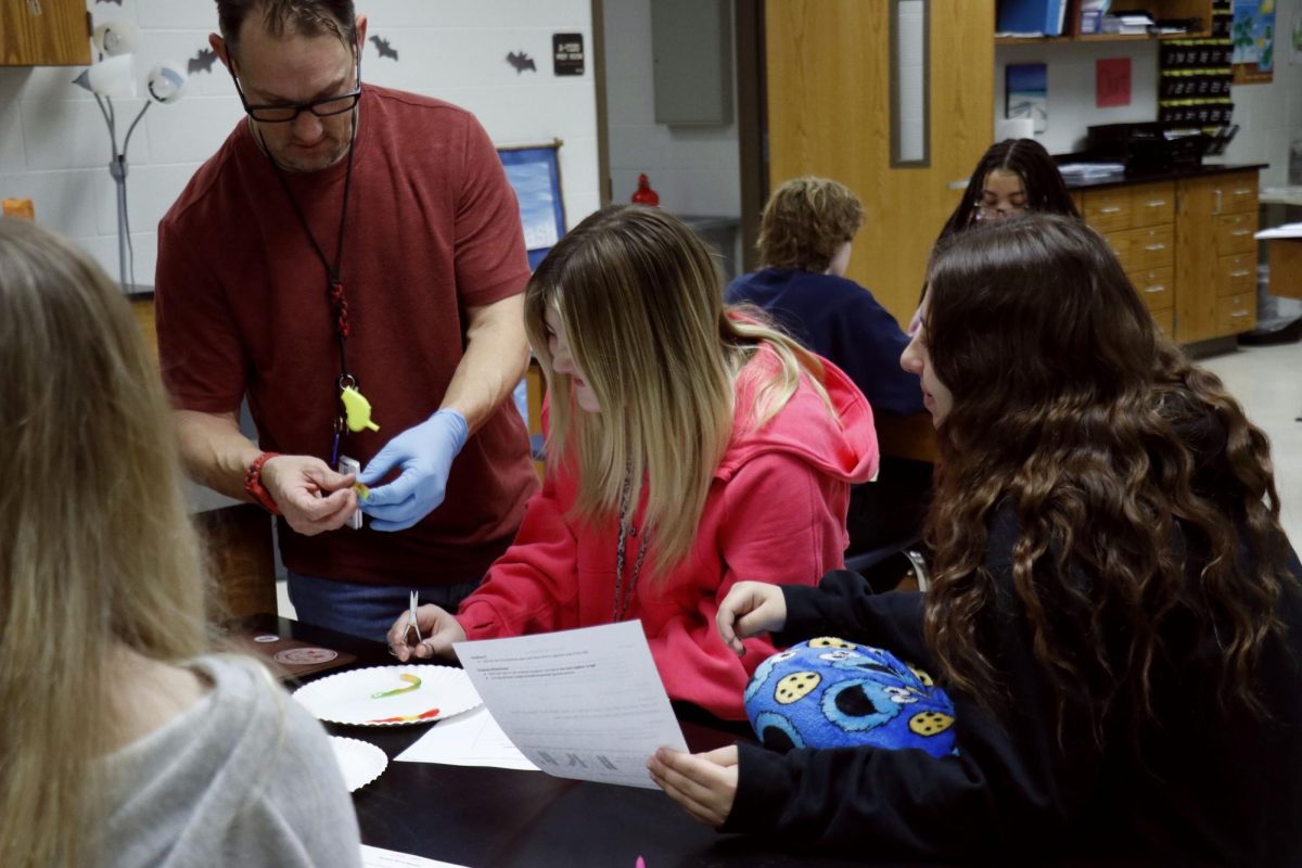 On Jan. 16, In Mr. Jason Shackelford’s first-period biology class, he helps freshmen Kamryn Nolette and Madeleine Arp with a step-by-step gummy worm lab about meiosis.