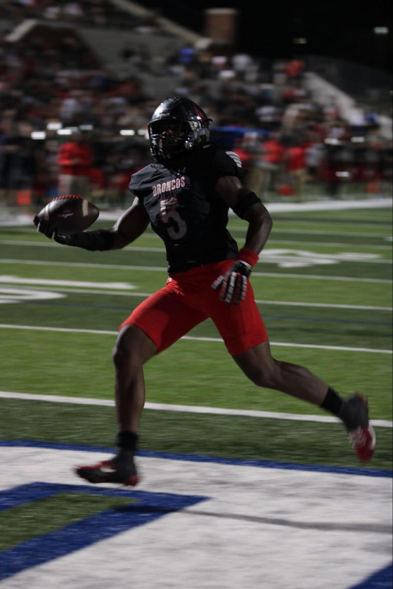 Jaden Manning, 12, runs into the end zone after running 32 yards to score.