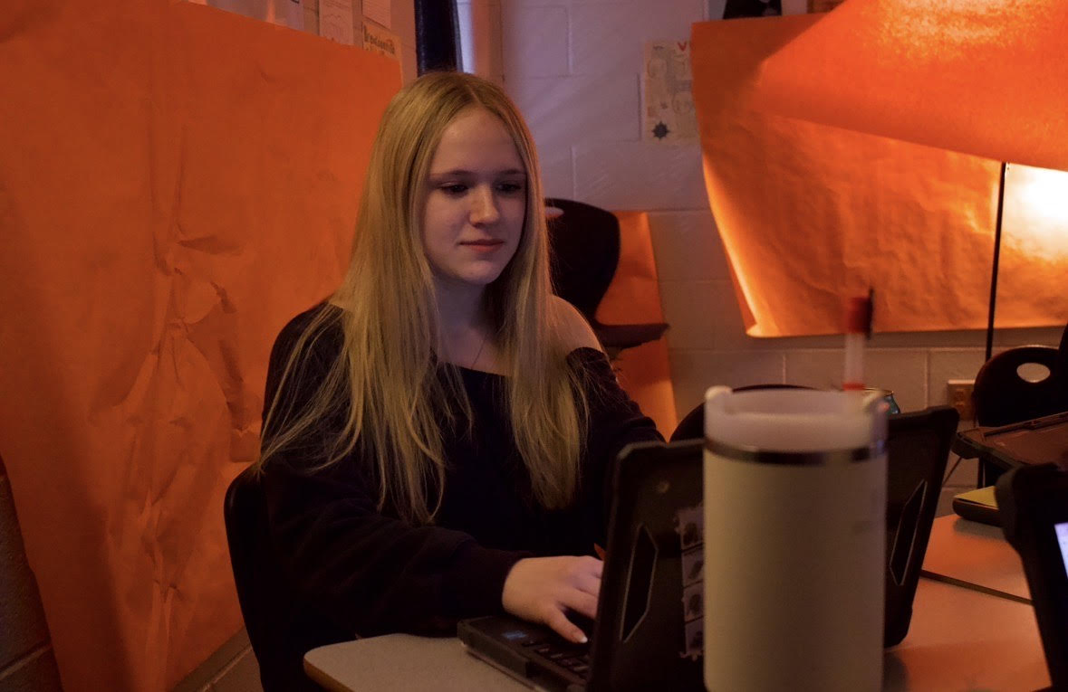 During English II class, sophomore Rylie Sodolak works on her Canvas assignment for the day. Sodolak began her at-home nail business in the summer of 2024. 